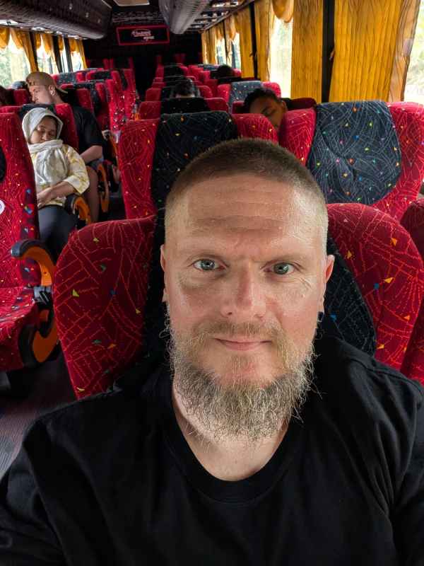 Kurvenrausch in die Cameron Highlands: Busfahrt und scharfe Currys