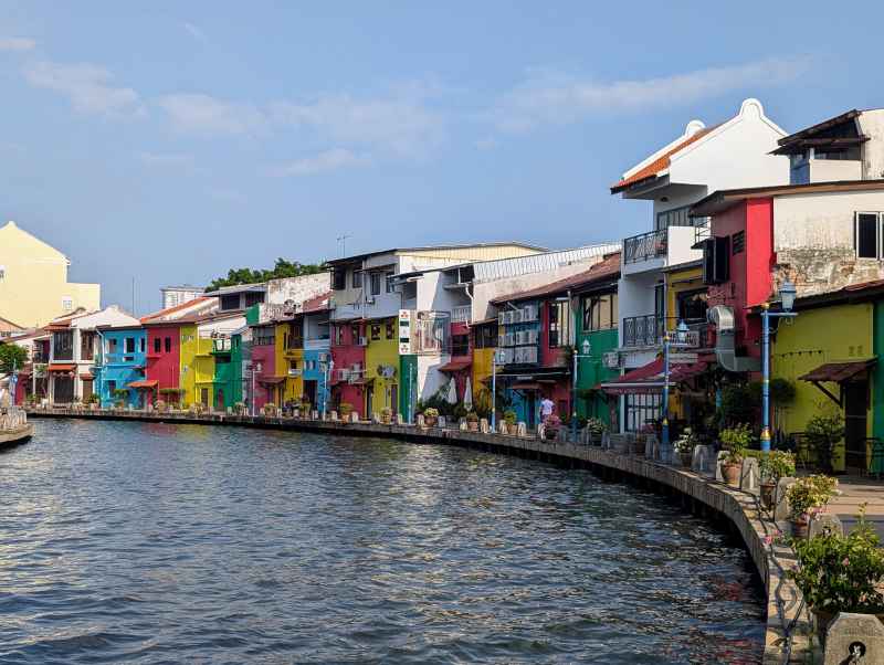 Rot, bunt und verdammt heiß: Tag 1 in Melaka