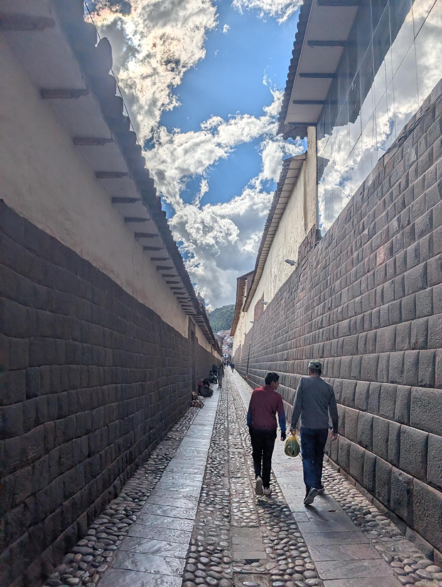 Eine historische Gasse in Cusco